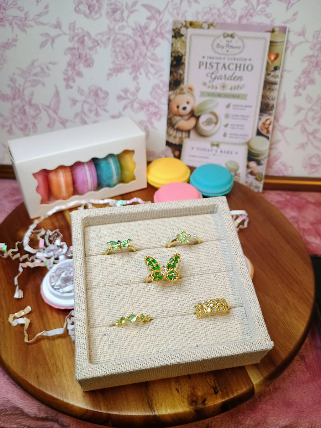 Pistachio Garden (gold)